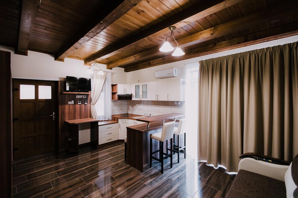 Nemeth Apartmanhazak موراهالوم المظهر الخارجي الصورة